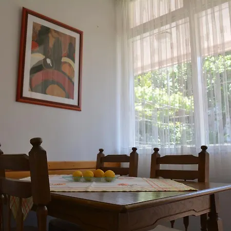 Apartman Moni Apartment