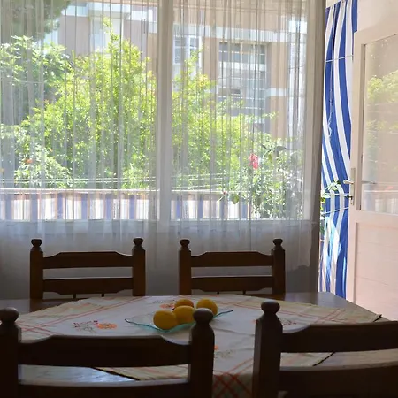 Apartment Apartman Moni *