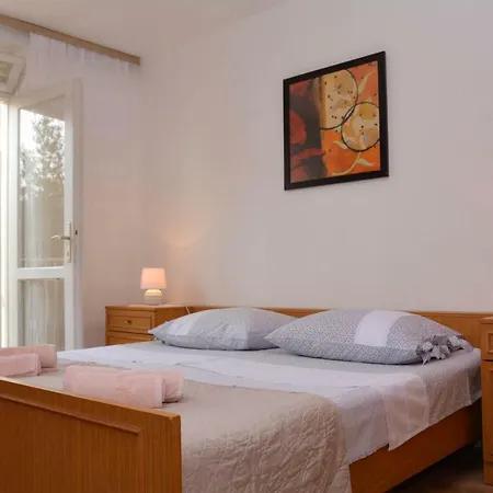 Apartment Apartman Moni *