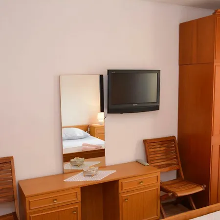 Apartment Apartman Moni *