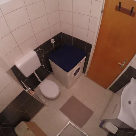 Apartman Moni *